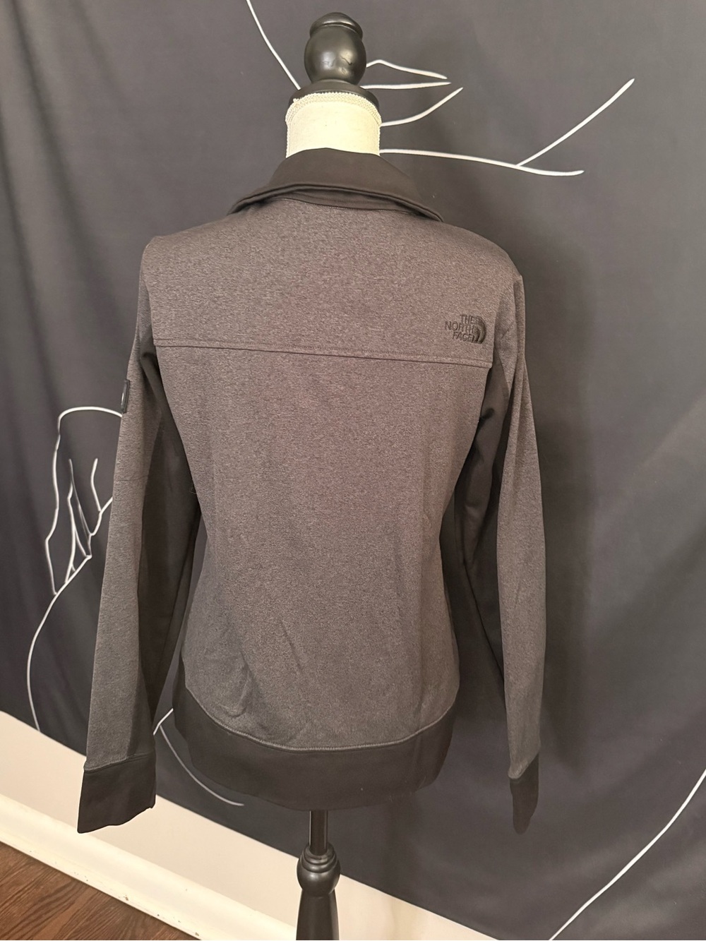 The North Face Black and Gray Fleece Jacket with Logo Patch - Picture 4 of 5